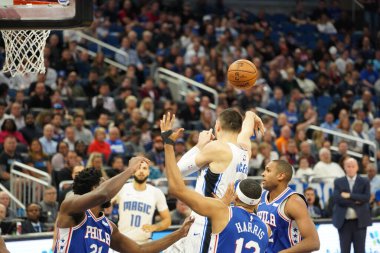 Orlando Magic 27 Aralık 2019 Cuma günü Orlando, Florida 'daki Amway Arena' da Philadelphia 76ers 'a ev sahipliği yapıyor..