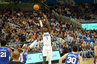 Orlando Magic 27 Aralık 2019 Cuma günü Orlando, Florida 'daki Amway Arena' da Philadelphia 76ers 'a ev sahipliği yapıyor..