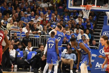 Orlando Magic 17 Ekim 2018 'de Orlando Florida' daki Amway Center 'da Miami Heat' i sunar..