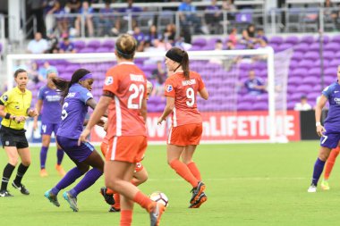Orlando Pride, 22 Nisan 2018 'de Florida, Orlando' daki Exploria Stadyumu 'nda Houston Dash' e ev sahipliği yaptı.. 