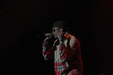 R & B Şarkıcısı Usher 12 Aralık 2015 'te Orlando Florida' daki Amway Center 'da sahne alacak..