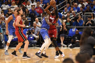 Orlando Magic 17 Ekim 2018 'de Orlando Florida' daki Amway Center 'da Miami Heat' i sunar..  