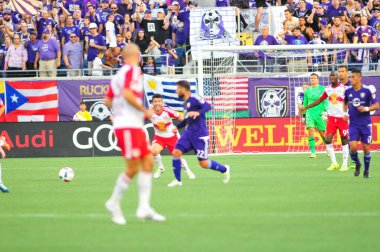 Orlando City SC, 6 Mayıs 2016 'da Orlando Florida' daki Dünya Kampı Stadyumu 'nda New York Red Bulls' a ev sahipliği yaptı.. 