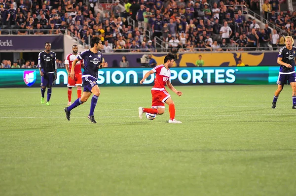 Orlando City SC, 8 Mayıs 2015 'te Florida' daki Kamp Dünyası Stadyumu 'nda Los Angeles Galaksisi' ne ev sahipliği yaptı.. 