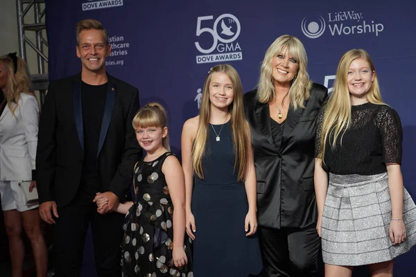 15 Ekim 2019 'da Nashville, Tennessee' deki Linbscome Üniversitesi 'nde verilen 50. GMA Dove Ödülleri sırasında kırmızı halı. 