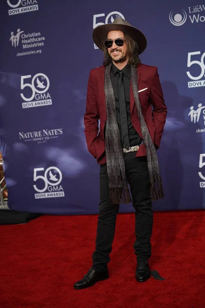 15 Ekim 2019 'da Nashville, Tennessee' deki Linbscome Üniversitesi 'nde verilen 50. GMA Dove Ödülleri sırasında kırmızı halı. 