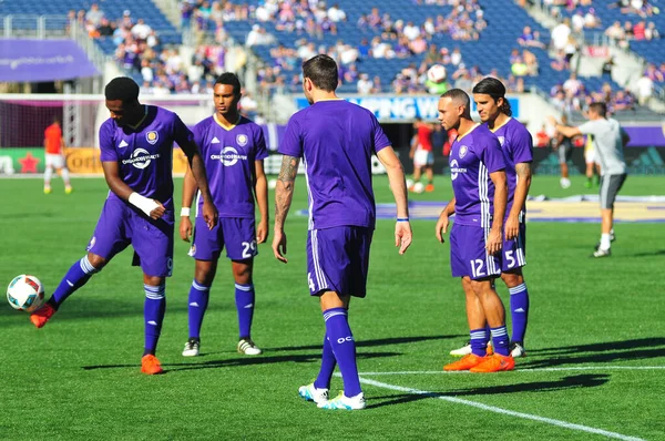 Orlando City SC, 23 Ekim 2016 'da Orlando Florida' daki Camp World Stadyumu 'nda DC United' ı ağırladı..  