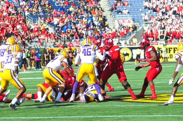 Lsu Зустрічається Луїсвіллом Під Час Citrus Bowl Стадіоні Camping World — стокове фото