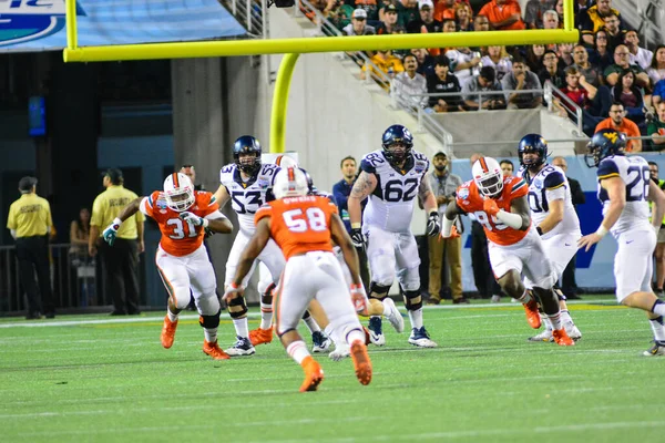 West Virginia Mountaineers Enfrentam Miami Hurricanes Durante 71St Russell Bowl — Fotografia de Stock