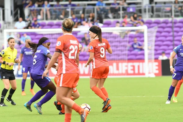 Orlando Pride, 22 Nisan 2018 'de Florida, Orlando' daki Exploria Stadyumu 'nda Houston Dash' e ev sahipliği yaptı.. 