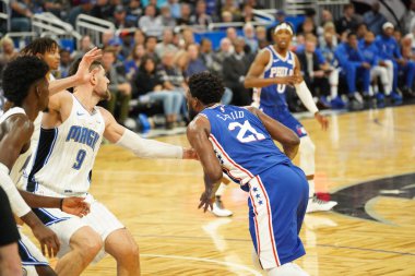 Orlando Magic 27 Aralık 2019 Cuma günü Orlando, Florida 'daki Amway Arena' da Philadelphia 76ers 'a ev sahipliği yapıyor..