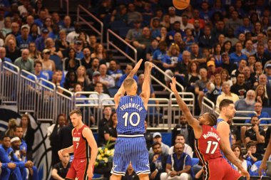 Orlando Magic 17 Ekim 2018 'de Orlando Florida' daki Amway Center 'da Miami Heat' i sunar..  