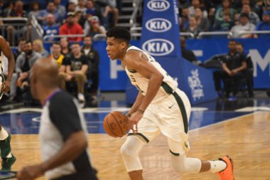 Orlando Magic, 19 Ocak 2019 Cumartesi günü Orlando Florida 'daki Amway Arena' da Milwaukee Doları 'na ev sahipliği yapıyor..