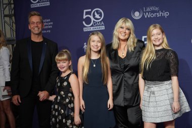 15 Ekim 2019 'da Nashville, Tennessee' deki Linbscome Üniversitesi 'nde verilen 50. GMA Dove Ödülleri sırasında kırmızı halı. 