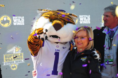 LSU, 31 Aralık 2016 tarihinde Orlando Florida 'daki Kamp Dünya Stadyumu' nda oynanan 71. Citrus Kupası 'nda Louisville ile karşılaşacak..  