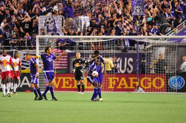 Orlando City SC, 6 Mayıs 2016 'da Orlando Florida' daki Dünya Kampı Stadyumu 'nda New York Red Bulls' a ev sahipliği yaptı..