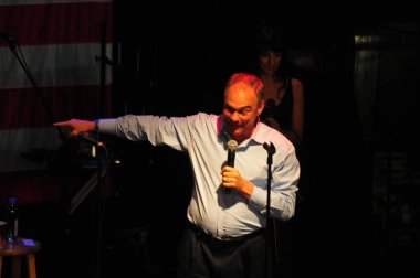 Şarkıcı Jon Bon Jovi, 5 Kasım 2016 'da St. Petersburg Florida' da Devlet Street Theater in Support of HIllary Clinton 'ın Başkan İhalesi' nde sahne alıyor.