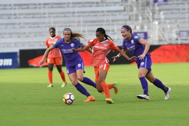 Orlando Pride, 22 Nisan 2018 'de Florida, Orlando' daki Exploria Stadyumu 'nda Houston Dash' e ev sahipliği yaptı..  