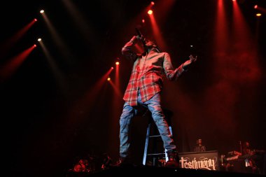 R & B Şarkıcısı Usher 12 Aralık 2014 'te Orlando Florida' daki Amway Center 'da sahne alacak..  