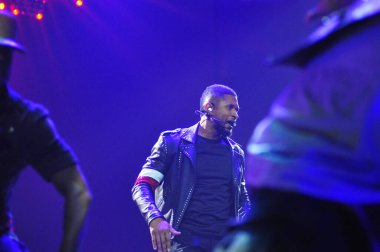 R & B Şarkıcısı Usher 12 Aralık 2014 'te Orlando Florida' daki Amway Center 'da sahne alacak..  