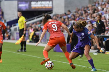 Orlando Pride, 22 Nisan 2018 'de Florida, Orlando' daki Exploria Stadyumu 'nda Houston Dash' e ev sahipliği yaptı..  