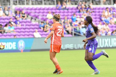 Orlando Pride, 22 Nisan 2018 'de Florida, Orlando' daki Exploria Stadyumu 'nda Houston Dash' e ev sahipliği yaptı.. 