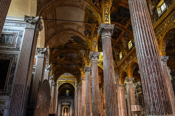 Egy Gyönyörű Katolikus Templom Belseje Olaszországban — Stock Fotó