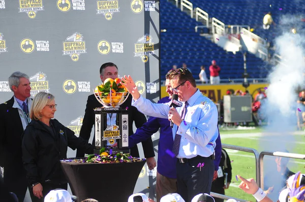 Lsu Čelit Louisville Během Citrus Bowl Stadionu Camping World Orlandu — Stock fotografie