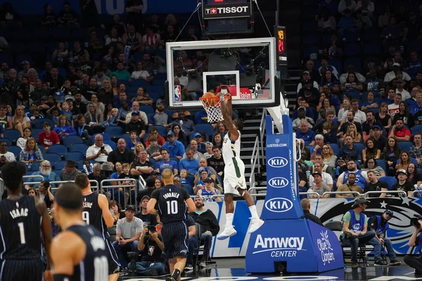 Orlando Magic, Orlando, Florida, ABD 'deki Amway Center' da Milwaukee Bucks 'a ev sahipliği yapıyor. 1 Kasım 2019.  