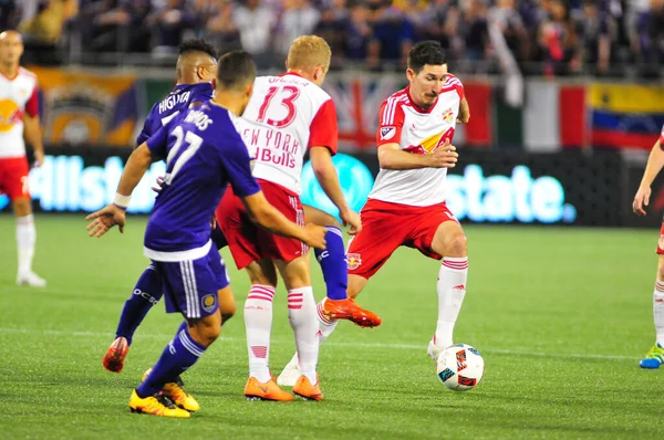 Orlando City SC, 6 Mayıs 2016 'da Orlando Florida' daki Dünya Kampı Stadyumu 'nda New York Red Bulls' a ev sahipliği yaptı..