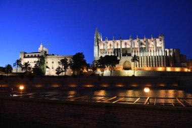 Palma De Mallorca İspanya 'daki Palma Kilisesi' nin gece manzarası