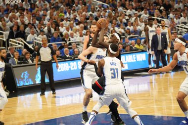 Orlando Magic 19 Nisan 2019 Cuma günü Orlando Florida 'daki Amway Arena' daki NBA Playoff 1 'de Toronto Rapçileri' ne ev sahipliği yapıyor.