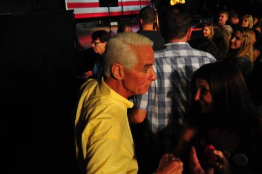 Şarkıcı Jon Bon Jovi, 5 Kasım 2016 'da St. Petersburg Florida' da Devlet Street Theater in Support of HIllary Clinton 'ın Başkan İhalesi' nde sahne alıyor.