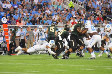 Kuzey Carolina 29 Aralık 2015 tarihinde Orlando Florida 'daki Kamp Dünya Stadyumu' nda oynanan Russell Atletizm Kupası 'nda Baylor ile karşılaşacak.. 