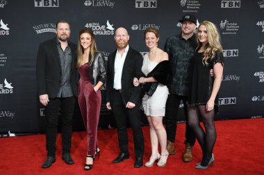 Rock grubu Red On the red halı Nashville Tennessee 'deki Lipscomb Üniversitesi' nde her yıl düzenlenen 49. Dove ödüllerinde