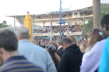 8 Nisan 2012 'de Orlando Florida' da yıllık Deniz Dünyasının Paskalya Gündoğumu Servisi.  