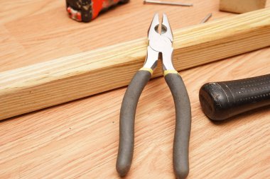 Plier, bir ev yenileme projesi için kullanılacak..