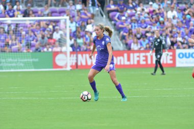 Orlando Pride 22 Nisan 2017 'de Orlando City Stadyumu' nda Washington Spirit 'e ev sahipliği yaptı..  