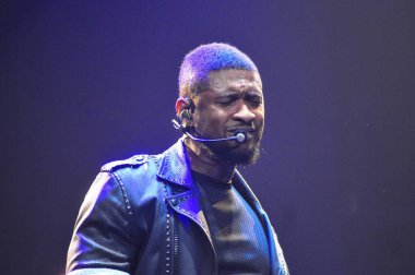 R & B Şarkıcısı Usher 12 Aralık 2015 'te Orlando Florida' daki Amway Center 'da sahne alacak.. 