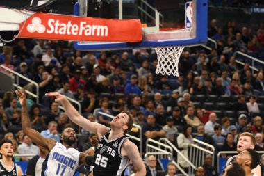 Orlando Magic, 19 Aralık 2018 tarihinde Orlando Florida 'daki Amway Center' da San Antonio Spurs 'a ev sahipliği yapmaktadır.