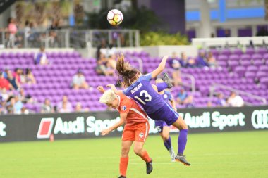 Orlando Pride, 22 Nisan 2018 'de Florida, Orlando' daki Exploria Stadyumu 'nda Houston Dash' e ev sahipliği yaptı..  