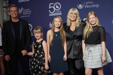 15 Ekim 2019 'da Nashville, Tennessee' deki Linbscome Üniversitesi 'nde verilen 50. GMA Dove Ödülleri sırasında kırmızı halı. 