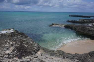 George Town 'daki Caymond Adası' ndaki en güzel plajların güzel manzarası. 