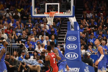 Orlando Magic 17 Ekim 2018 'de Orlando Florida' daki Amway Center 'da Miami Heat' i sunar..  