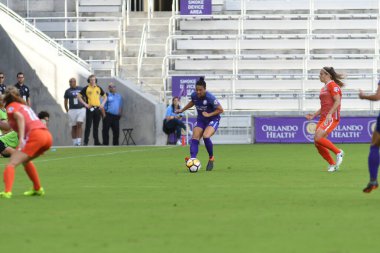 Orlando Pride, 22 Nisan 2018 'de Florida, Orlando' daki Exploria Stadyumu 'nda Houston Dash' e ev sahipliği yaptı..  