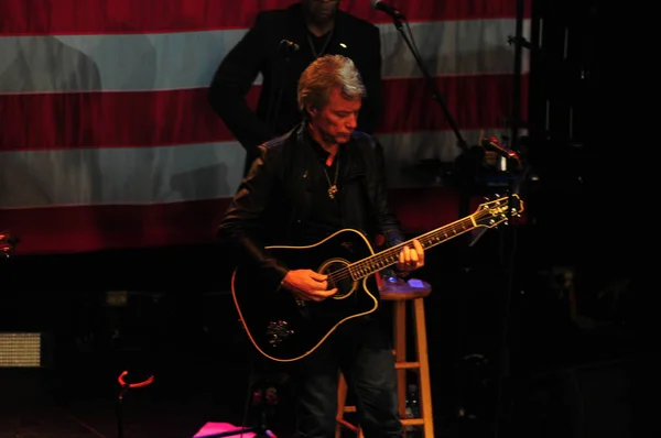 Singer Jon Bon Jovi Występuje State Street Theater Wspierając Hillary — Zdjęcie stockowe
