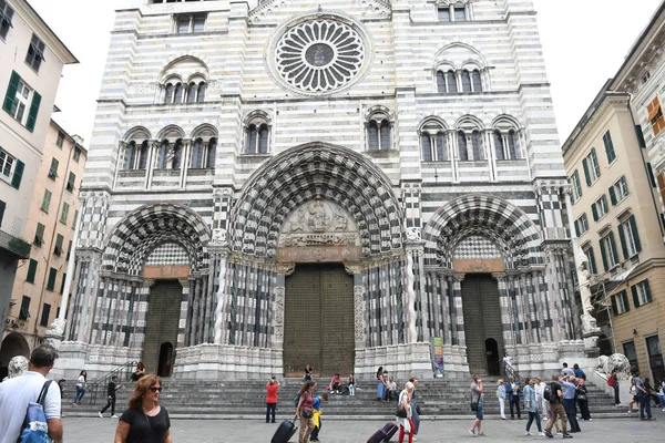 Straatzicht Met Gevels Van Prachtige Gebouwen Uitzicht Stad Italië — Stockfoto