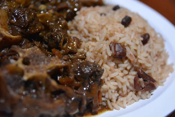 Güzel bir tabak lezzetli Karayip yemeği..