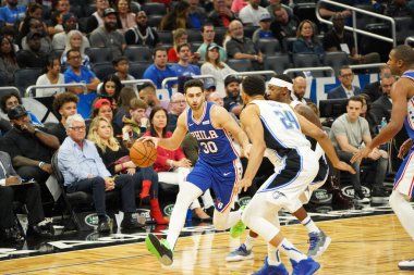 Orlando Magic 27 Aralık 2019 Cuma günü Orlando, Florida 'daki Amway Arena' da Philadelphia 76ers 'a ev sahipliği yapıyor..