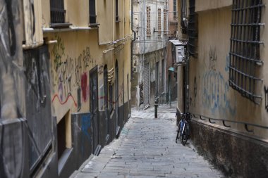 Tipik bir Avrupa sokağı. Güzel ve eski binalar.